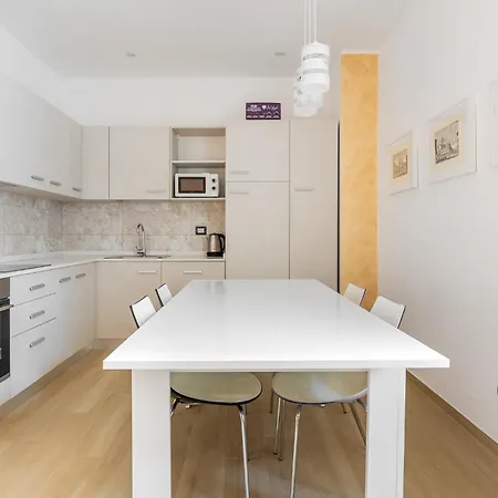 Giorgi Homes - Gold Apartment *